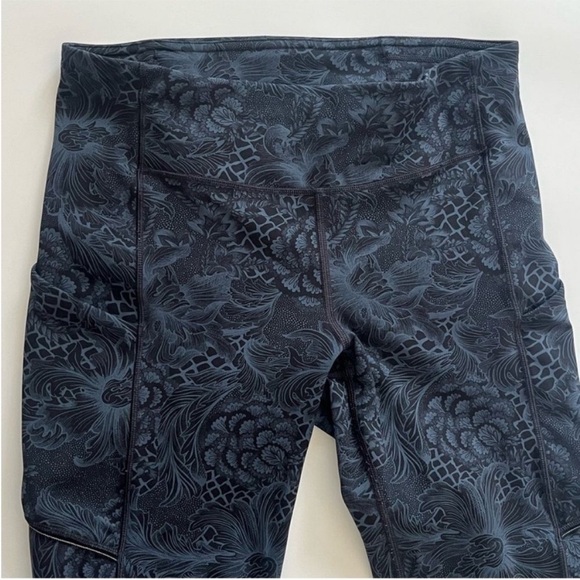 Lululemon Speed Up Tight Full-On Luxtreme 28"
Nouveau Mach Blue Black Pockets - Picture 8 of 15